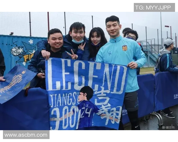 中超决赛恒大与苏宁激战正酣谁能夺得冠军荣耀的巅峰对决