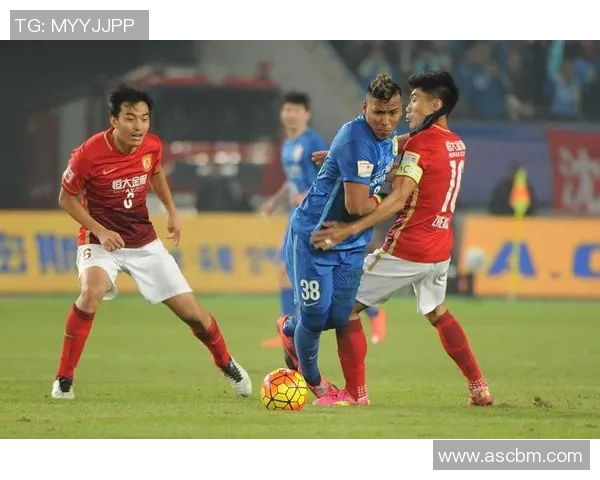 中超决赛恒大与苏宁激战正酣谁能夺得冠军荣耀的巅峰对决